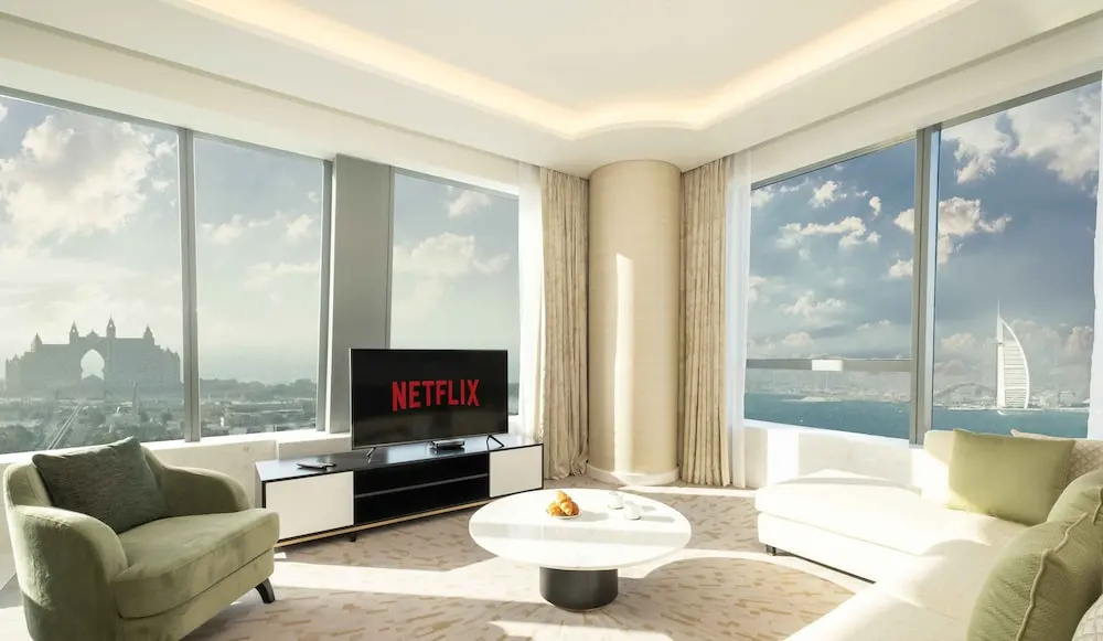 LUX Iconic Views at The Palm Tower 5