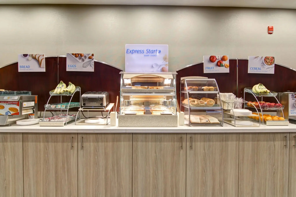 Holiday Inn Express & Suites Oshawa Downtown - Toronto Area by IHG