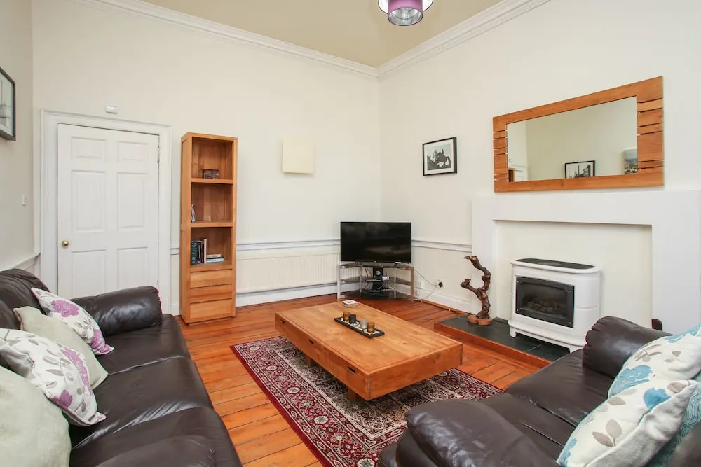 3 Bedroom Flat In Edinburgh City Centre