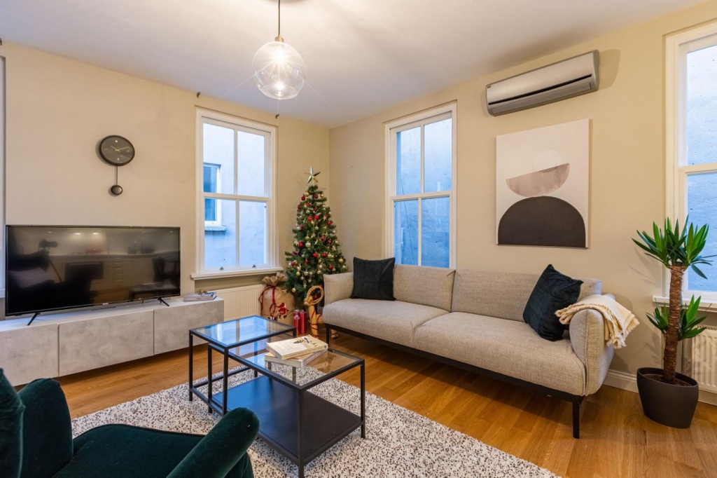 MISSAFIR Exceptional Flat w/Bosphorus View and Rec Room 3-Min Walk to Istiklal Street in Beyoglu