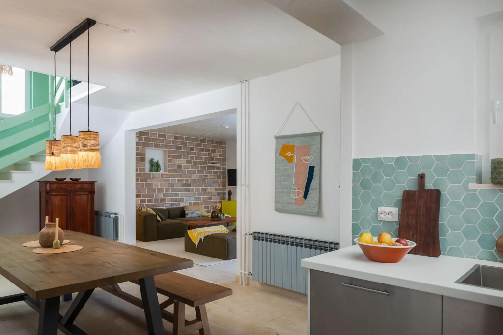 Sina in Splitska with 4 bedrooms and 3 bathrooms