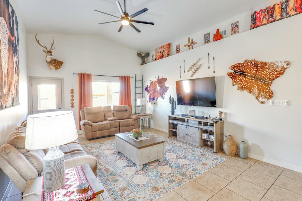 Fire Pit, Pets Welcome: Home 4 Mi to Dtwn Carlsbad