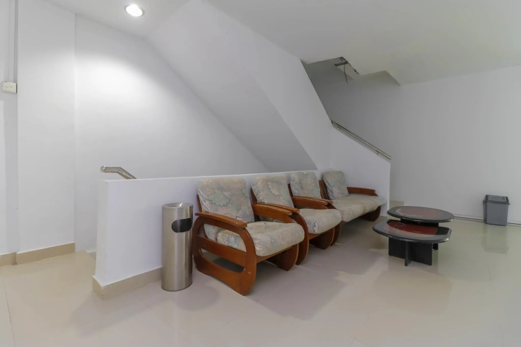 RedDoorz Plus near Kepri Mall