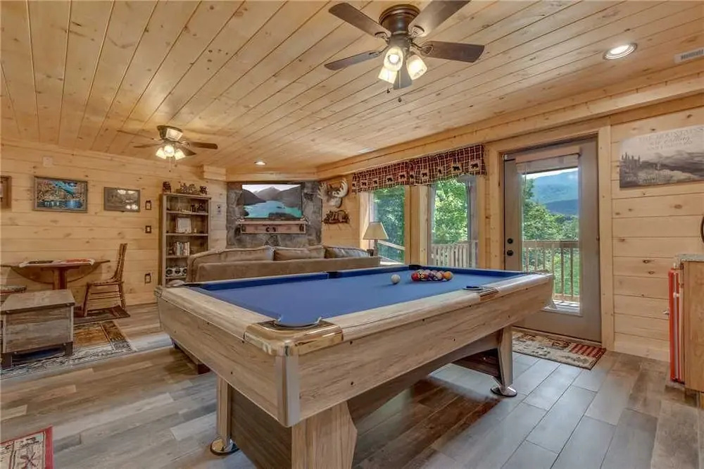 Rustic Charm 1 Bedroom Home with Hot Tub