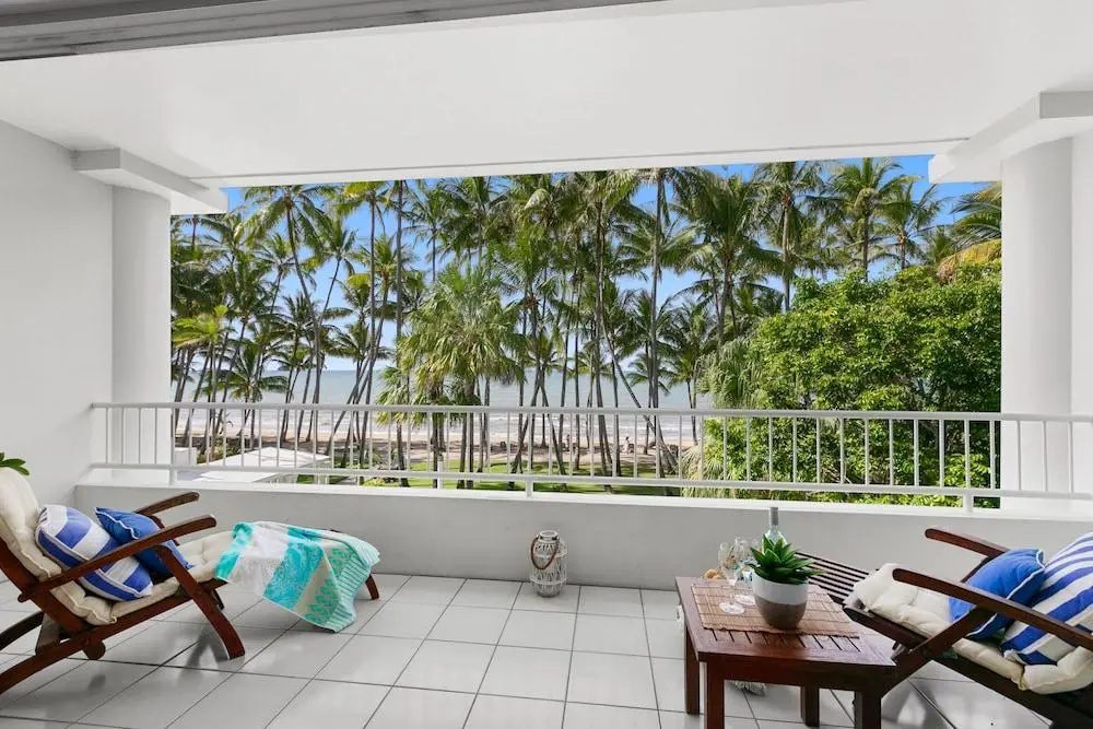 Belle Escapes - Sapphire Suite Absolute Beachfront Alamanda Resort 17