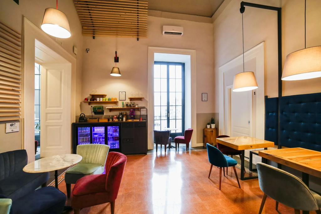 The Dante House by House In Naples