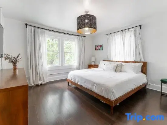 Historic Pet-Friendly Home in Downtown