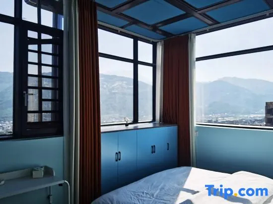 Hanyuan Huaxuan Xiaolou Homestay