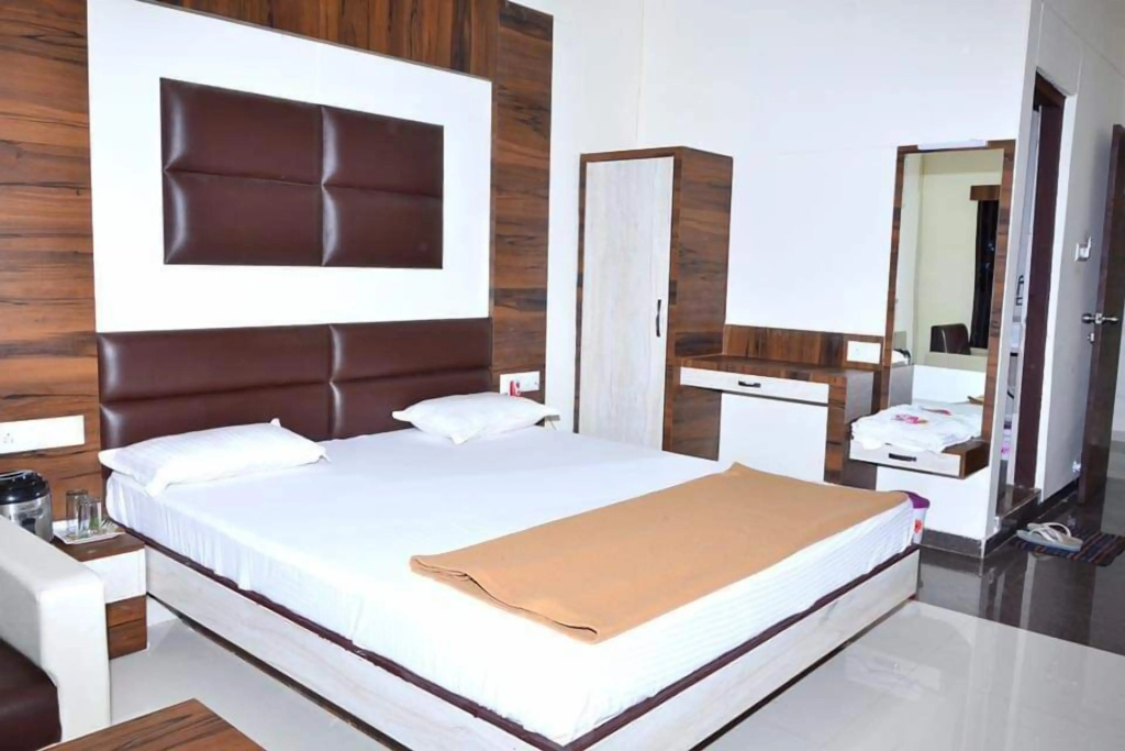 The New Holiday Inn