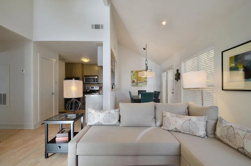 Austin Family Townhome with Yard by RedAwning