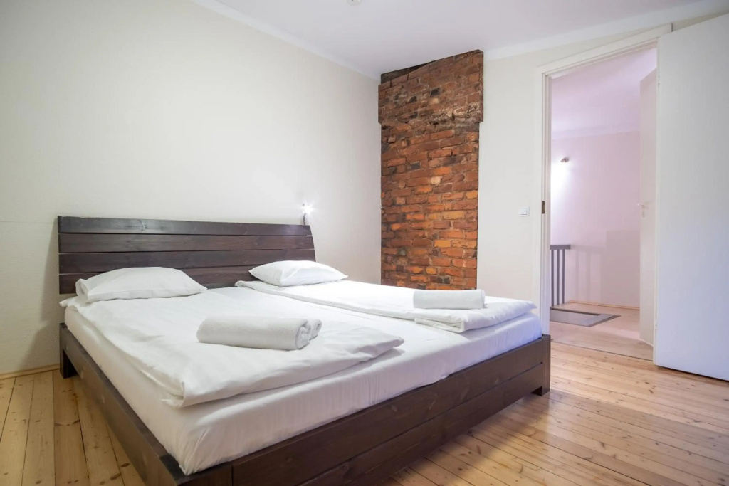 Dream Stay - Bright 2-Bedroom 2-Floor Old Town Apartment