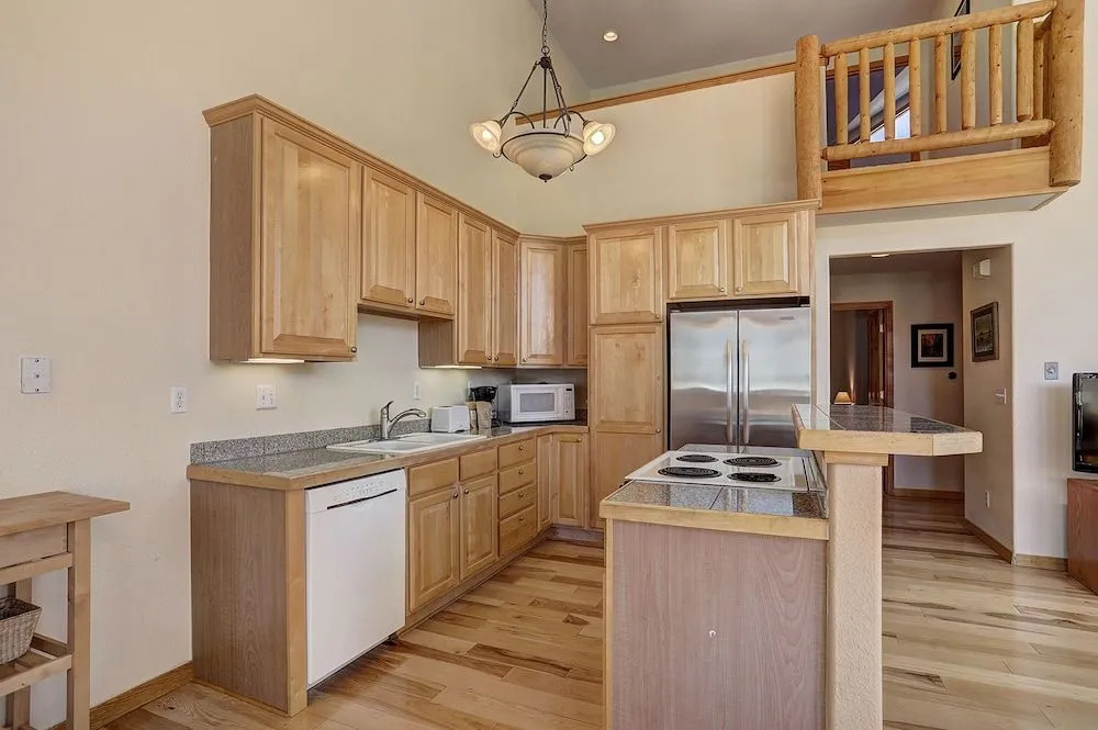 130 Meisel Drive 4 Bedroom Townhouse by RedAwning