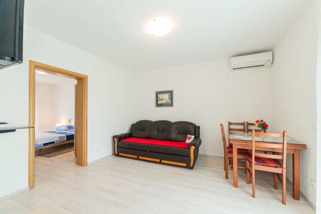 Apartments Brekalo