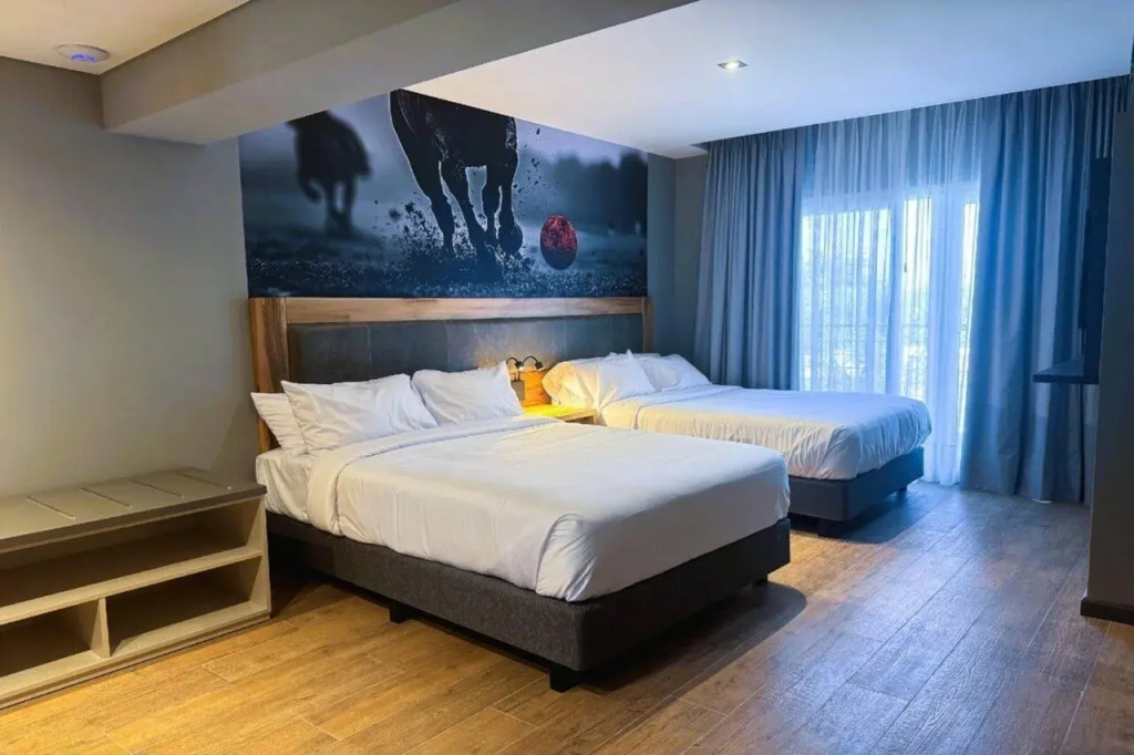 Radisson RED Funes