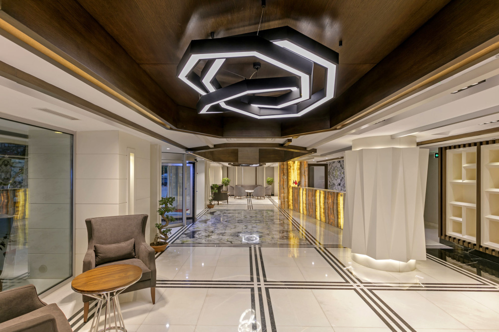 B Business Hotel & Spa