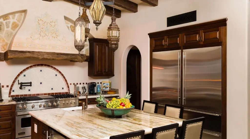 Ultra Luxury Villa with Premium Linens, Gym, Immense Pool, & 5 min Taxi to Downtown