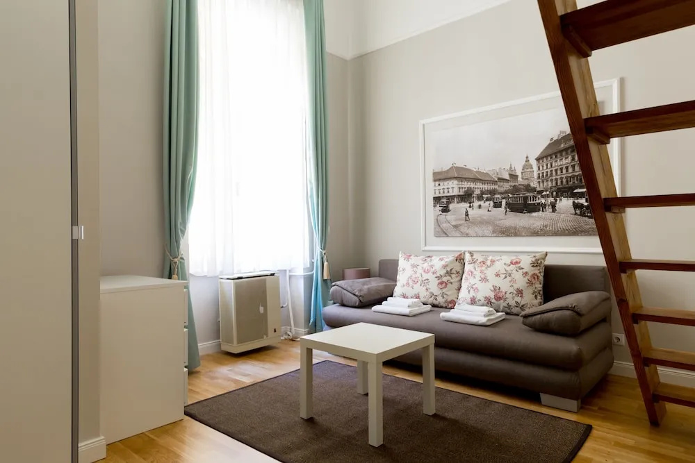 Lisianthus Apartments