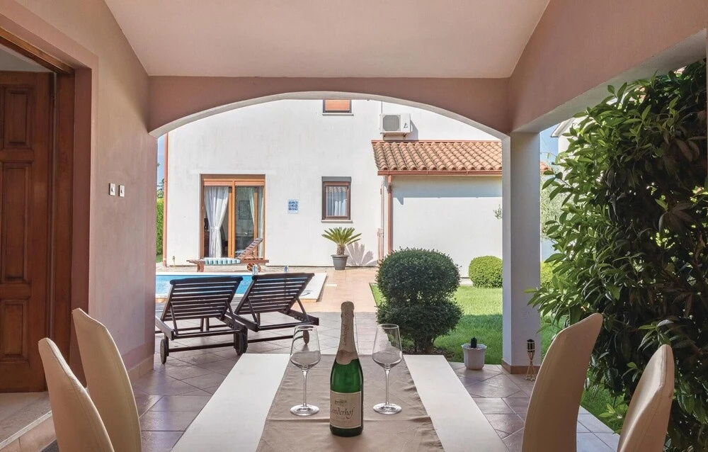 Nice Home in Fazana With Wifi and 2 Bedrooms