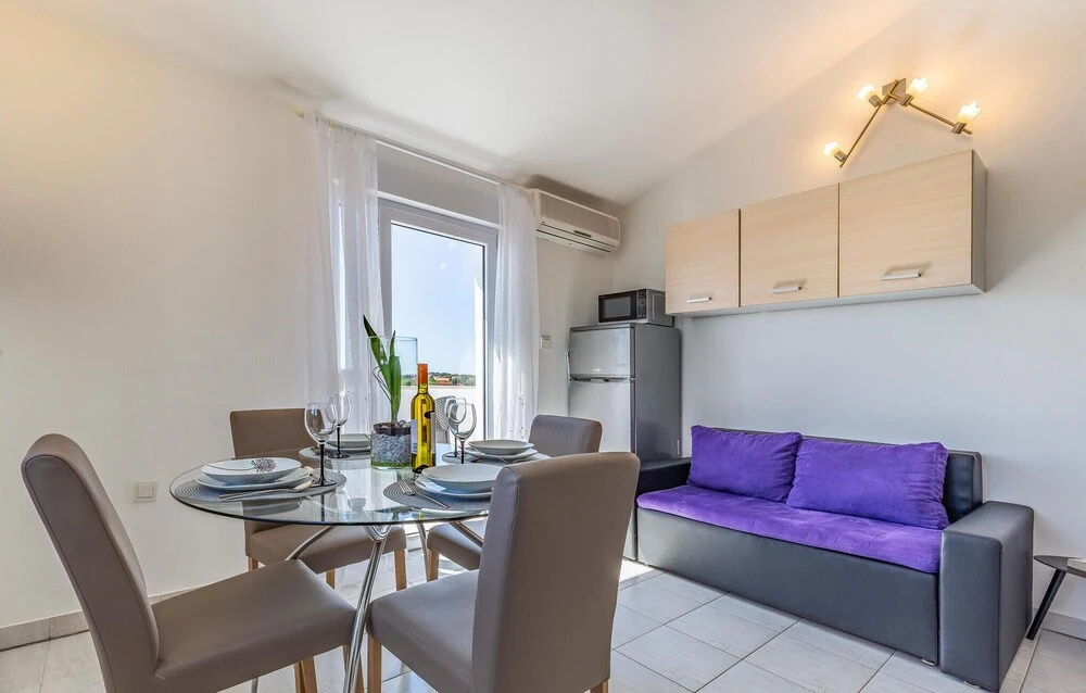 Stunning Apartment in Liznjan With 2 Bedrooms and Wifi