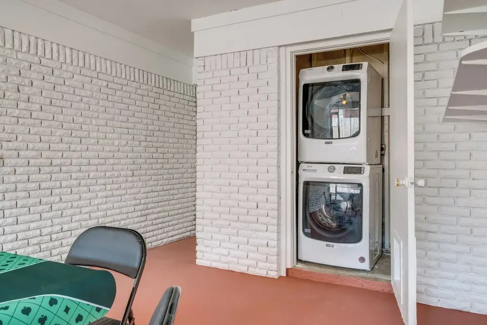 Walk to Campus: Creekside Austin Duplex