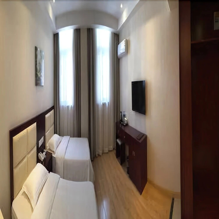 Shanghai Liantai Holiday Hotel (Gongfu Xincun Metro Station)