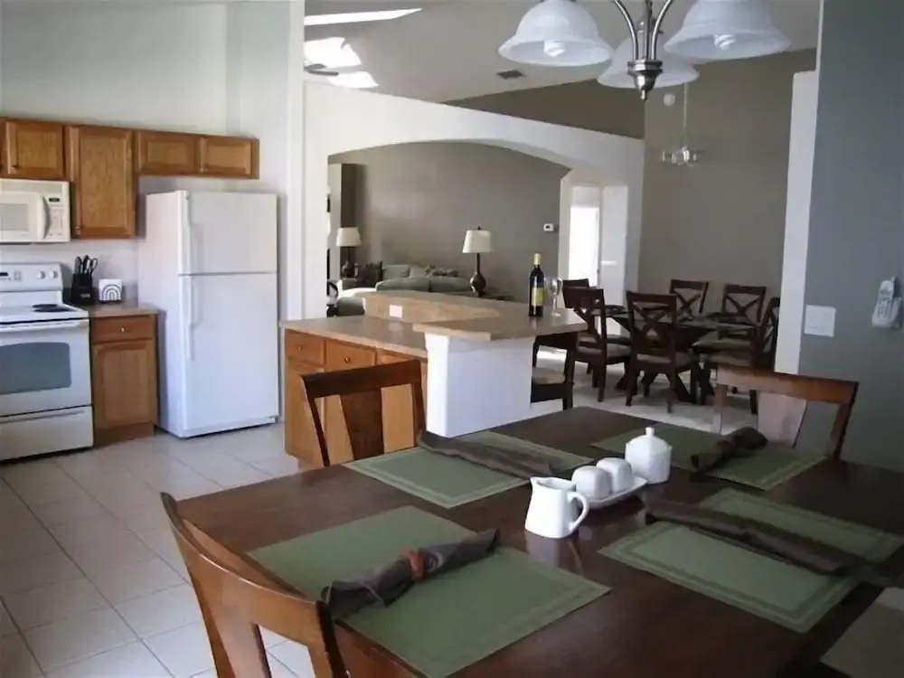 5 Br Pool Home with Spa in Aviana