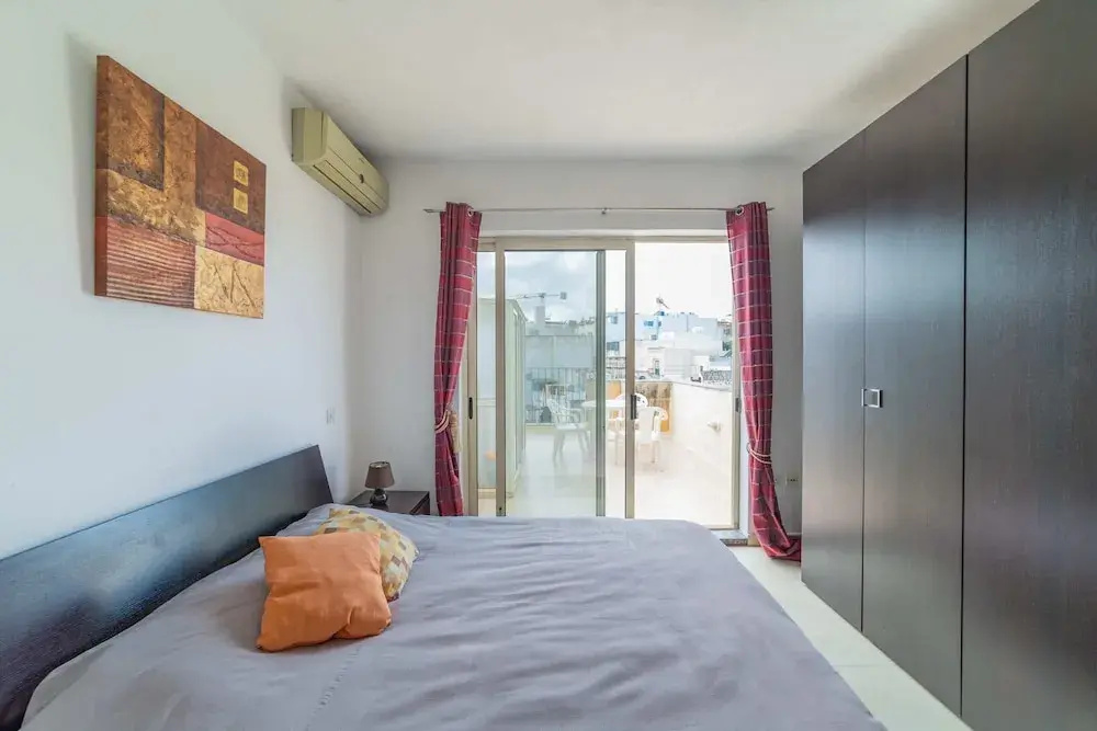 Spinola Court - Stunning Seaview Apartment & Penthouse on Spinola Bay by ShortletsMalta