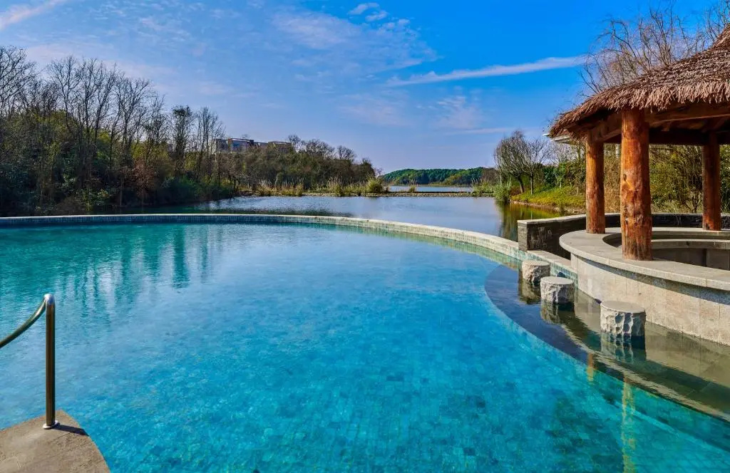 Lushan West Sea Resort, Curio Collection by Hilton