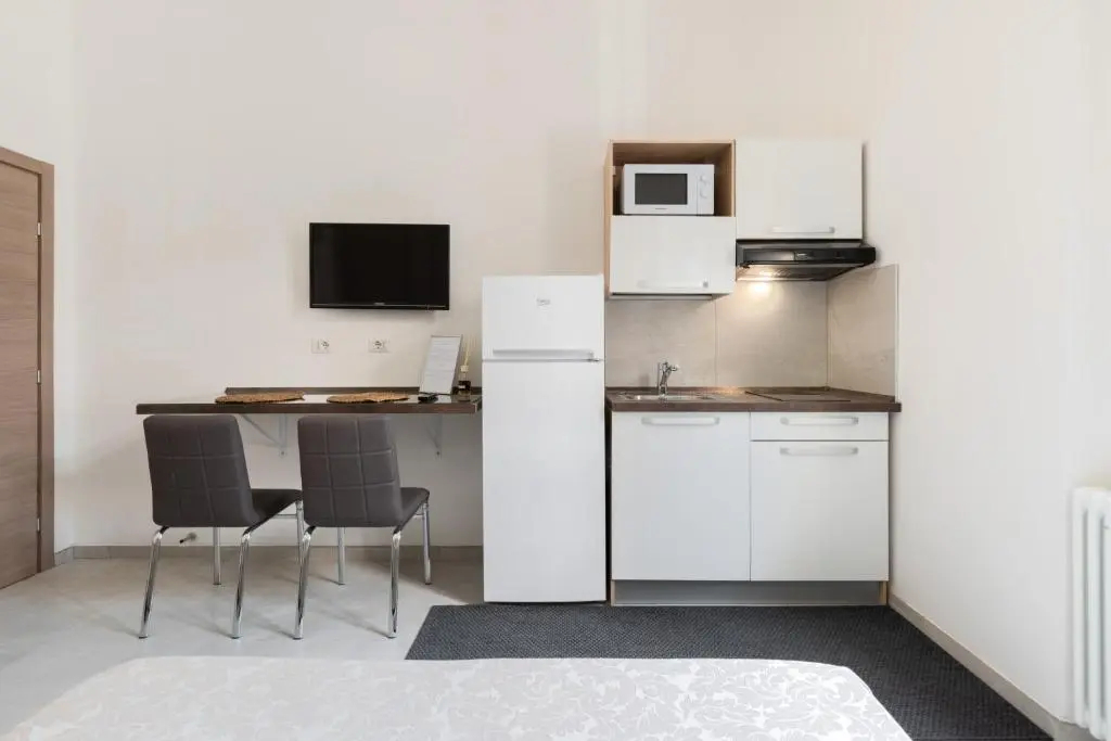 APARTMENT 20