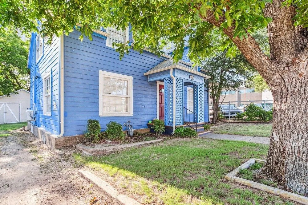 The Old Downtown Historic Grand Prairie House 4 Bedroom Home by RedAwning