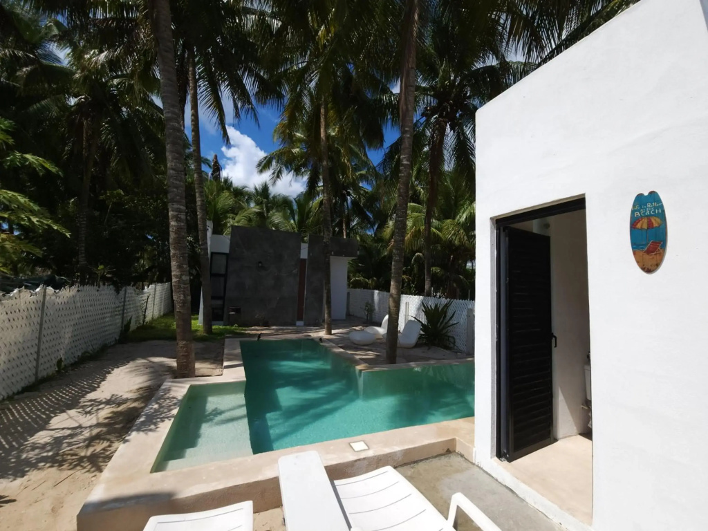 Quiet and peaceful house, all instalations are private, with pool and very close to the beach