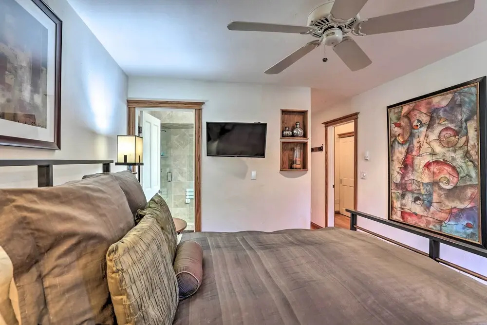 Updated Condo Walk to Vail Village and Ski Shuttle!