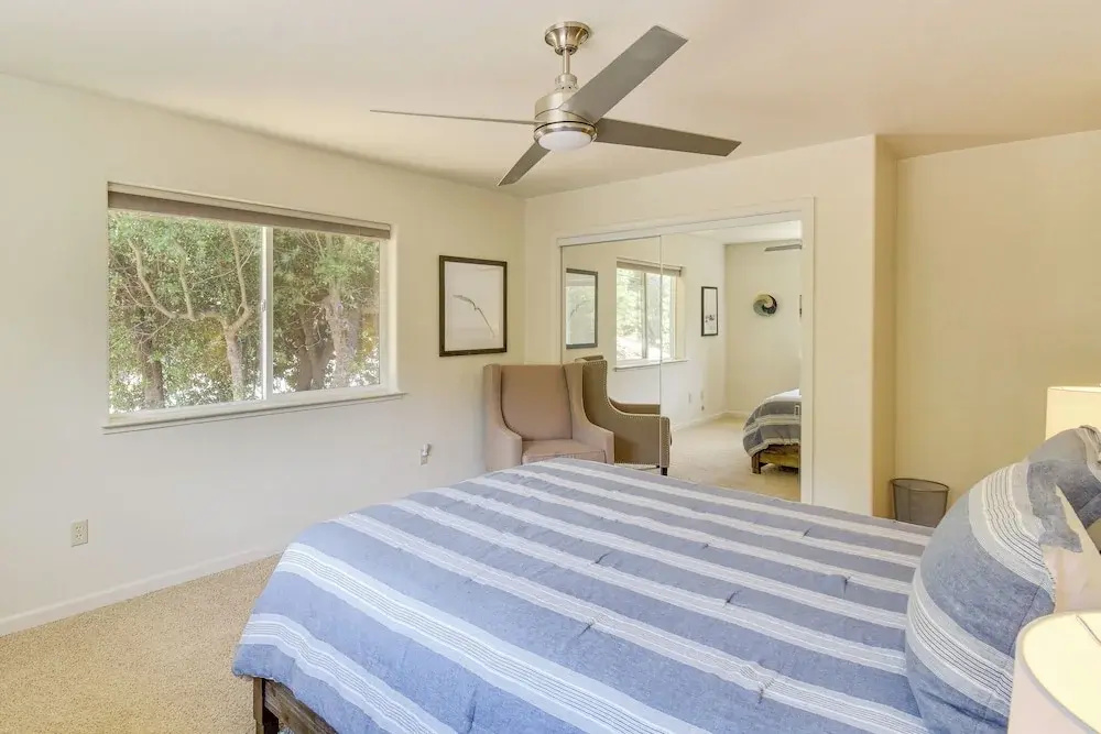 Gateway to Yosemite: Group-friendly Groveland Home