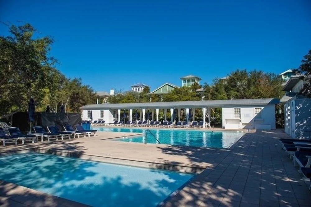 Breakers Plus Carriage House 4 Bedroom Home by RedAwning