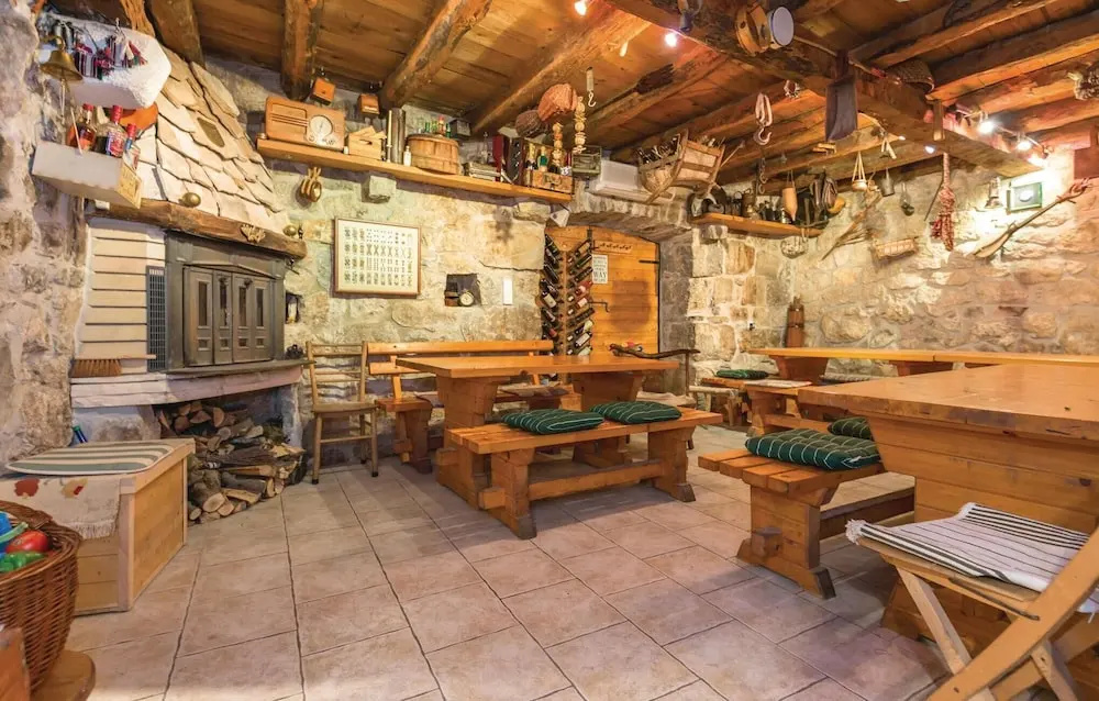 Beautiful Home in Baska Voda with Hot Tub & 3 Bedrooms