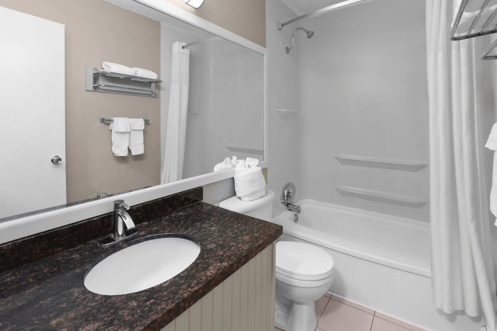 Super 8 by Wyndham Gananoque - Country Squire Resort