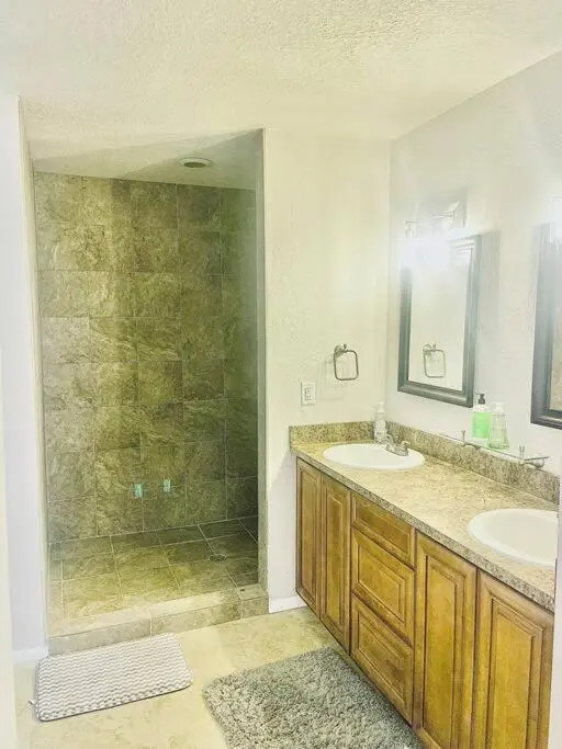 XL Fully Loaded 4Br 3BA Close to Beach & Downtown