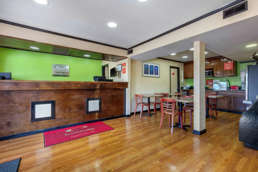 Econo Lodge Nashville near Percy Priest Lake
