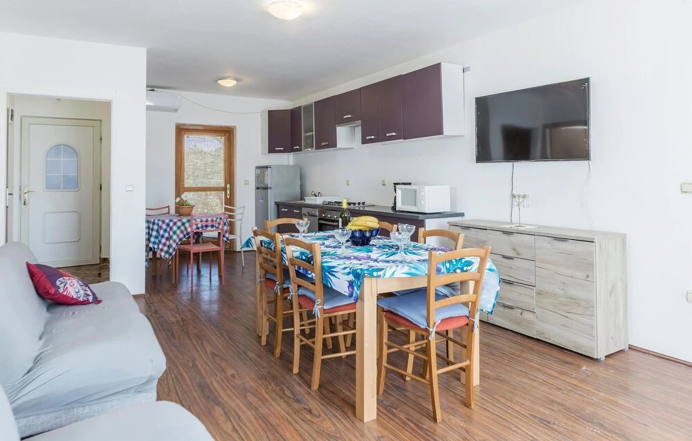 Stunning Apartment in Peroj With Wifi and 4 Bedrooms