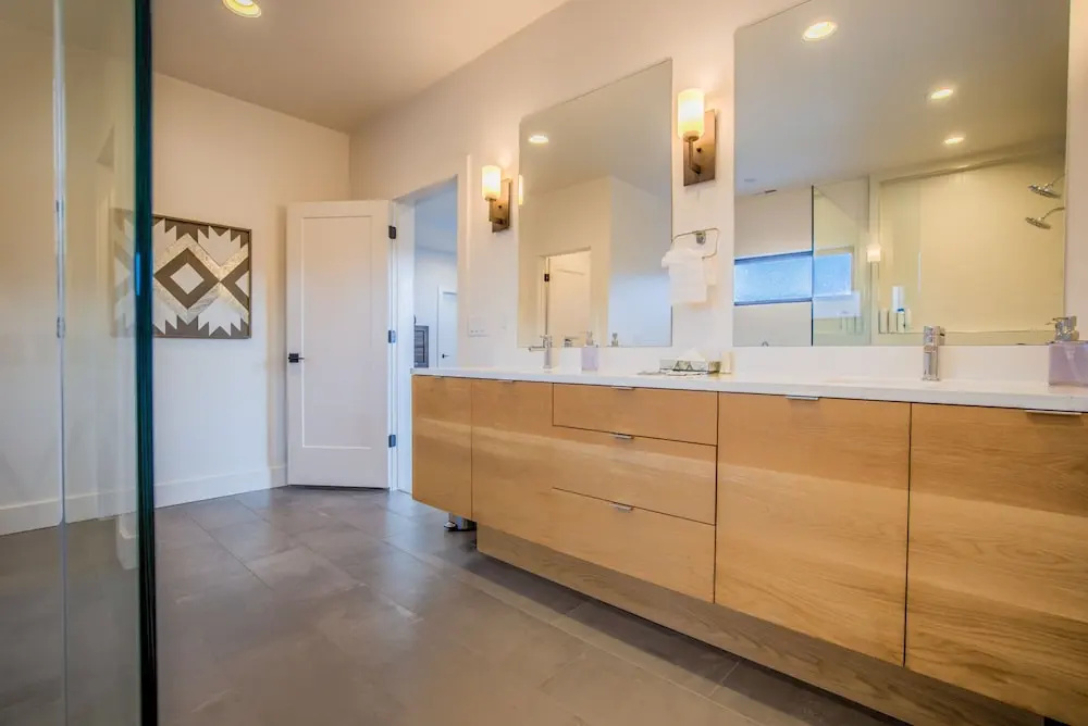 6bd3.5ba?downtown Modern Luxury W/hot Tub?