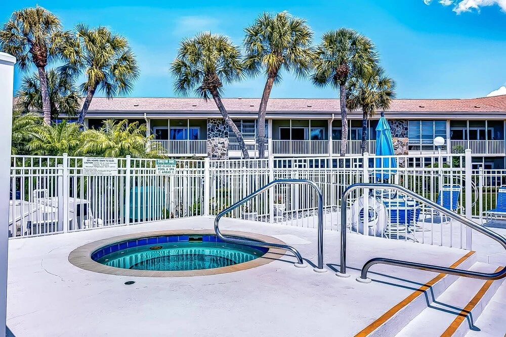Kingston Arms On Lido Key, 1BR