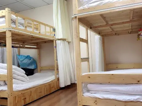 Guomao Youth Hostel (Shenzhen Railway Station)