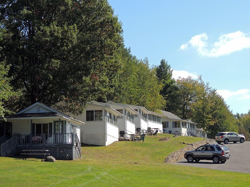West Winds Motel & Cottages