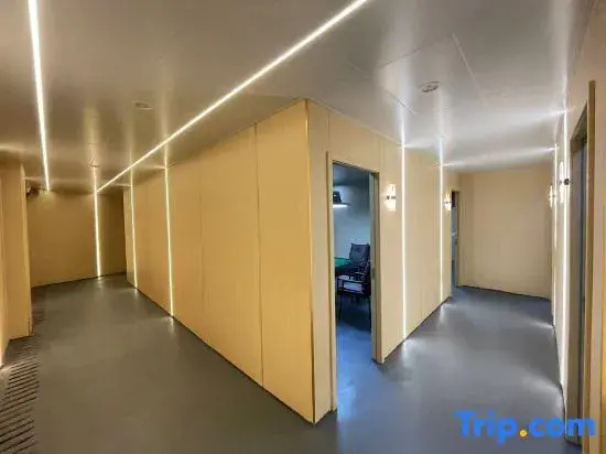 Lvtu Yasu Holiday Hotel (Wentang Gujing Spring Street Branch)