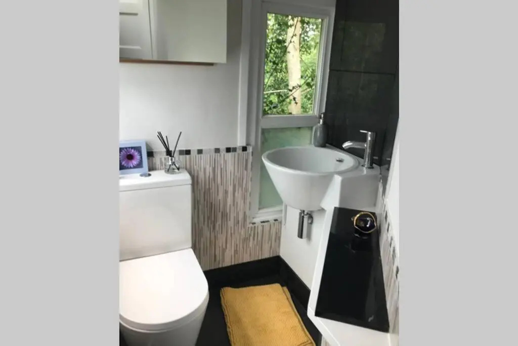 The Shed . A cosy, peaceful, 96% recycled, chalet.