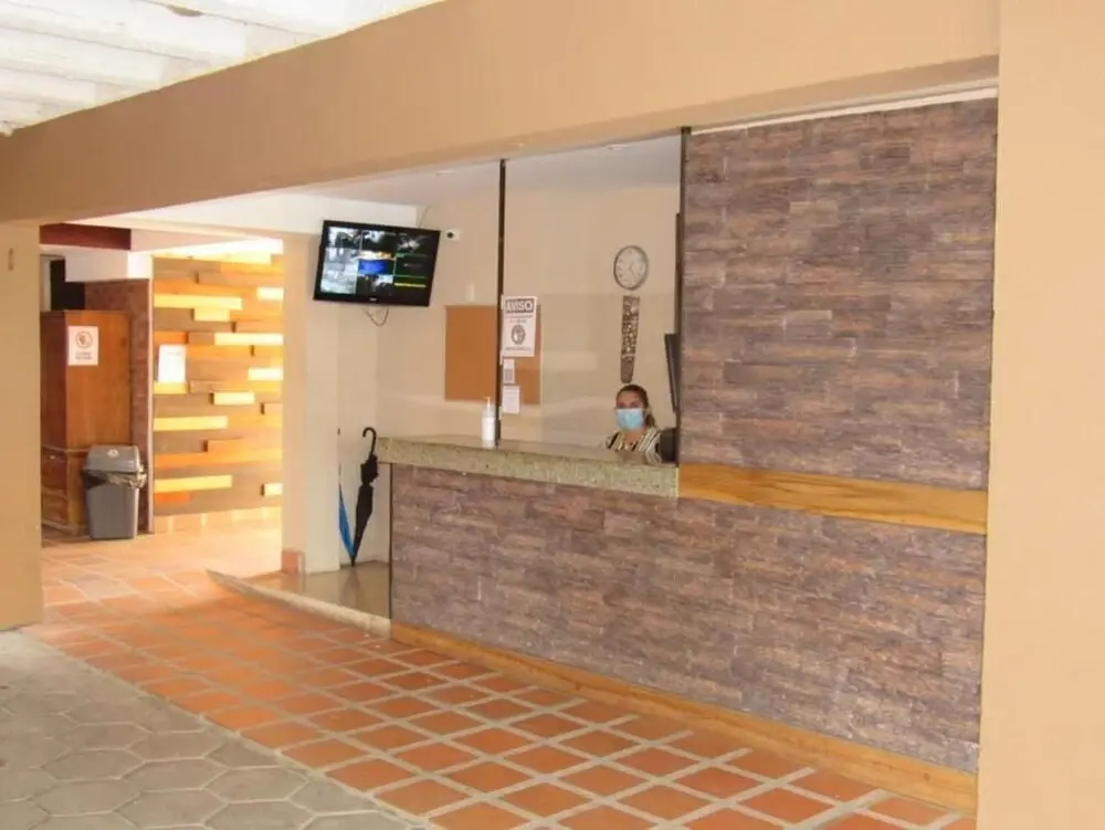Hotel Cabinas Midey