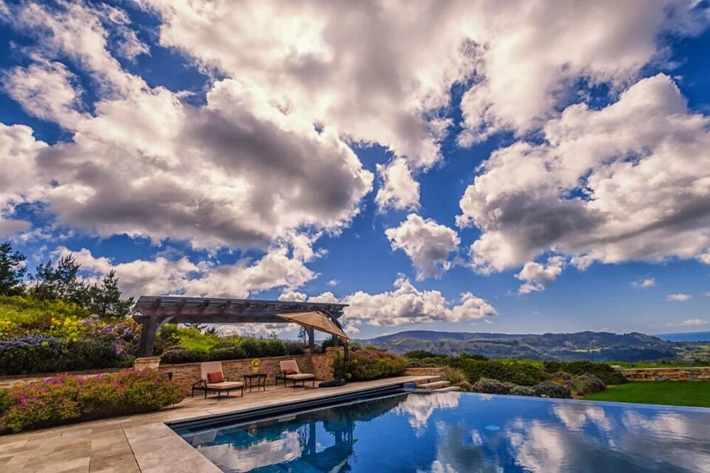 Chateau D' Renaitre - Carmel-By-The-Sea