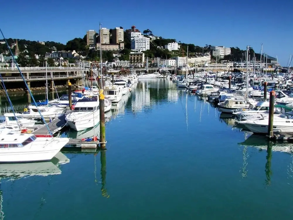 Sandybanks Loft - Penthouse Seaview Apartment on Promenade, Torquay