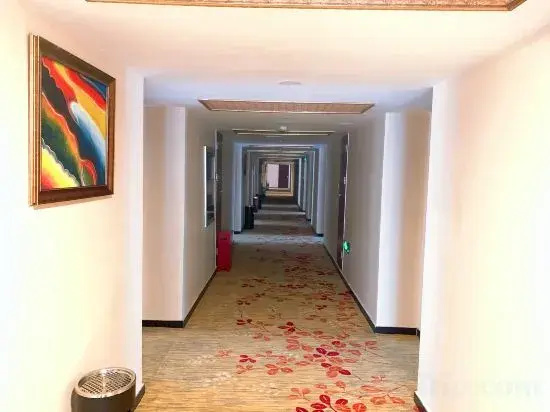1961 Jishi Smart Hotel (Shijiazhuang New Railway Station)