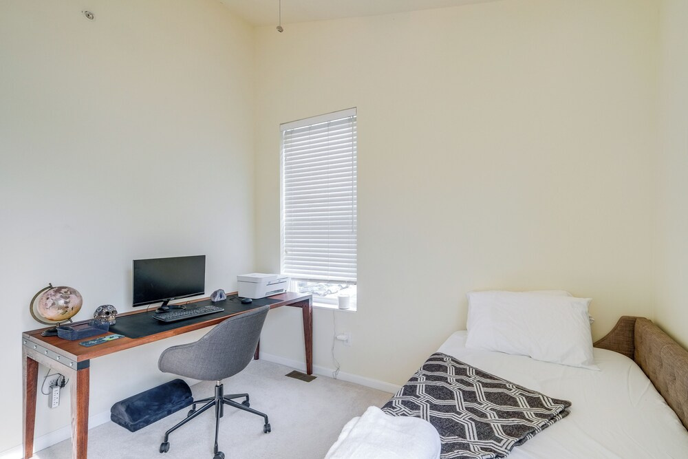 5 Mi to US Capitol: Washington DC Townhome